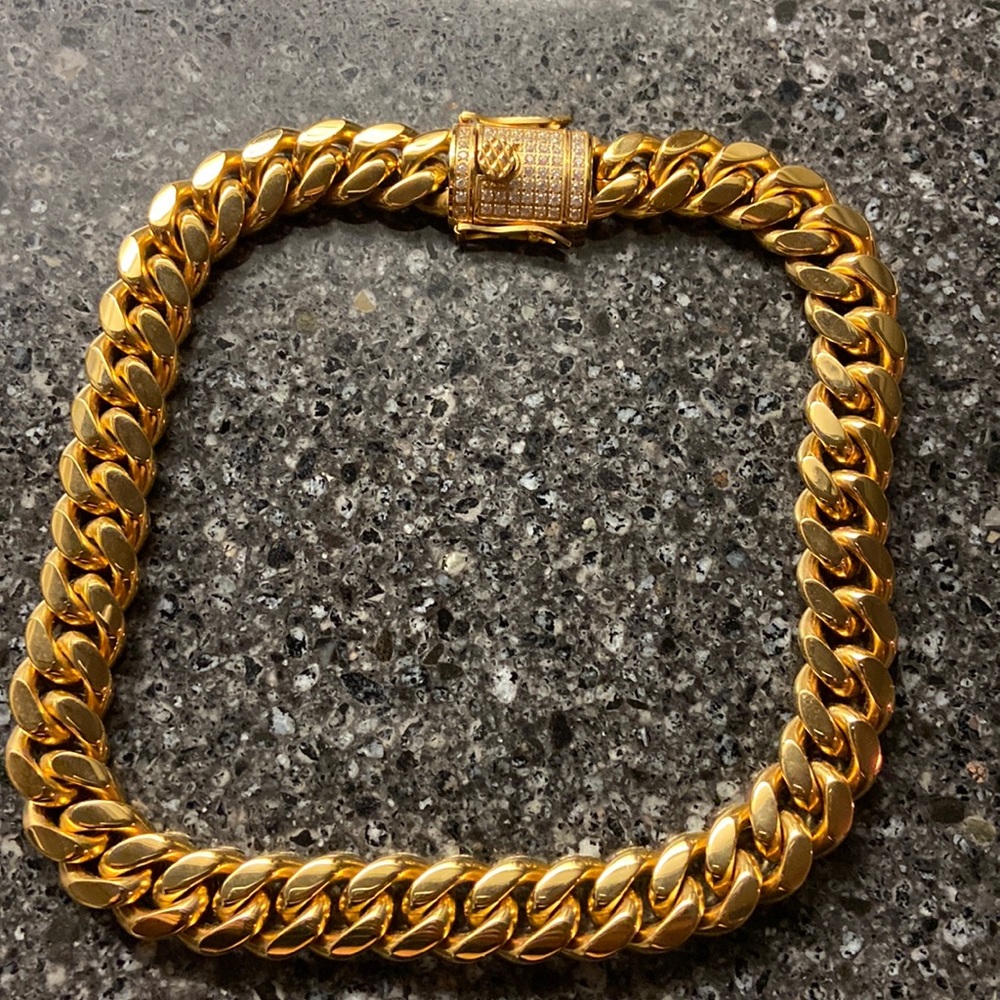 Cuban Chain in Gold